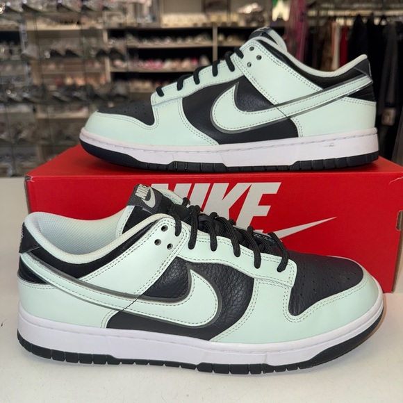 Size 9.5 - Nike Dunk Low Retro PRM Barely Green FZ1670-001 - Picture 1 of 7
